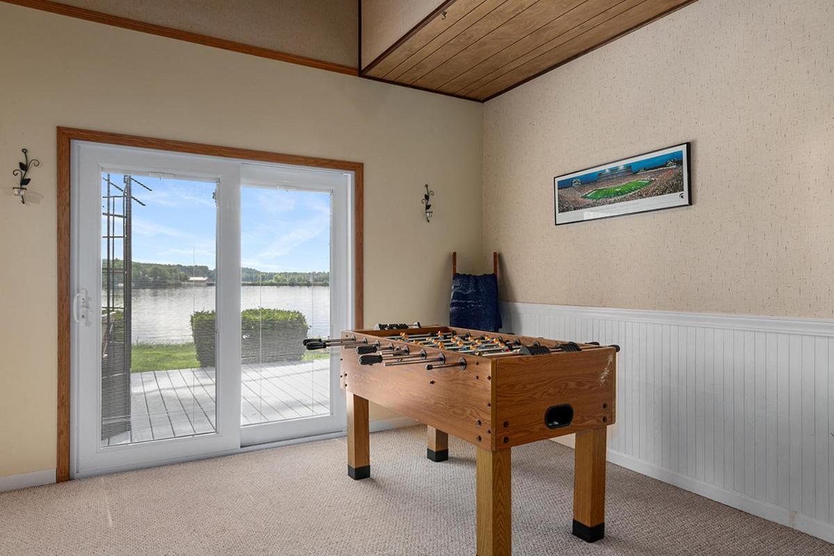 Lakeside Getaway With Dock, Firepit, Grill Newaygo Экстерьер фото